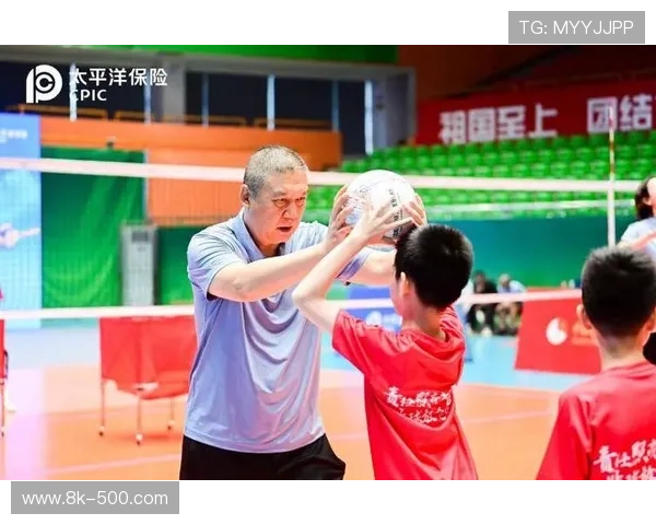 小排球夏令营漳州开营，前国手沈静思、何云舒指导青少年基础训练