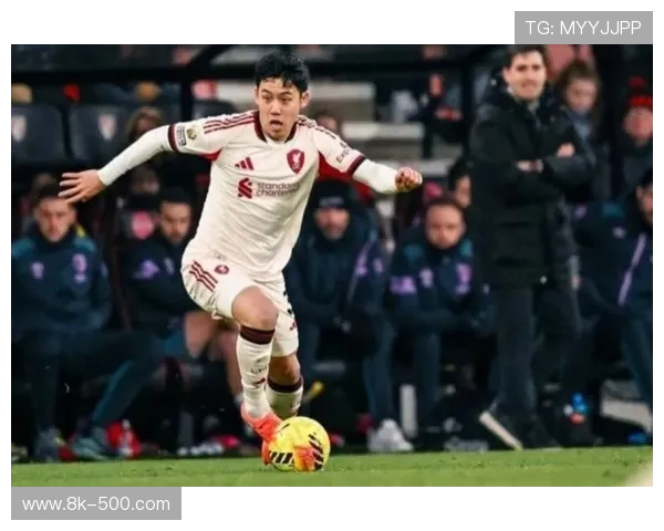 利物浦远藤航重伤被担架抬离,初步诊断指向高位踝关节损伤 利物浦远藤航重伤被担架抬离,初步诊断指向高位踝关节损伤